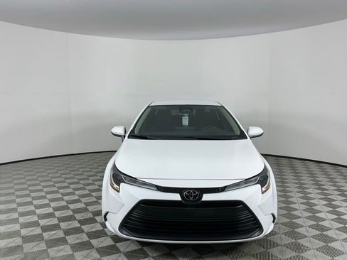 Used 2023 Toyota Corolla LE FWD image 2
