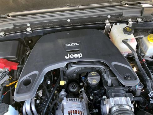 Used 2021 Jeep Gladiator Sport image 33