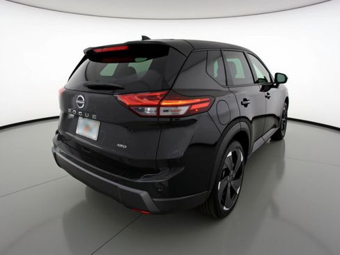 Used 2025 Nissan Rogue SV image 9