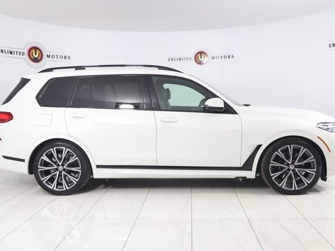 Used 2022 BMW X7 M50i image 2