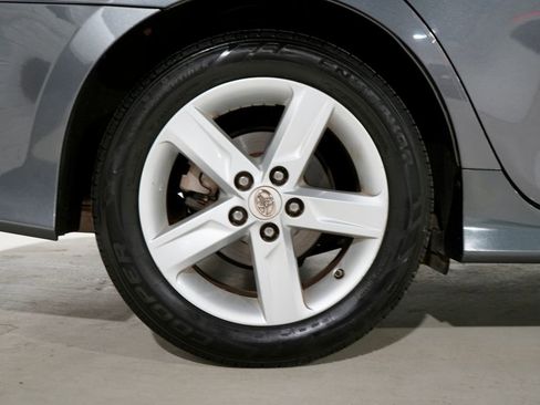 Used 2014 Toyota Camry SE image 32