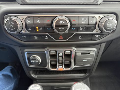 Used 2022 Jeep Wrangler Unlimited Sport image 10