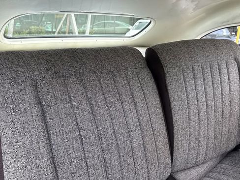 Used 2022 Chrysler Voyager LX FWD image 16