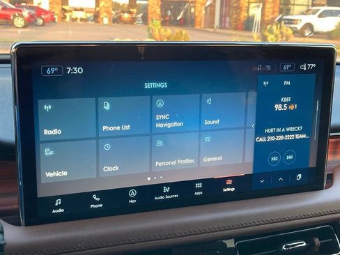 Used 2023 Lincoln Nautilus Reserve w/ Luxury Package AWD/4WD image 18