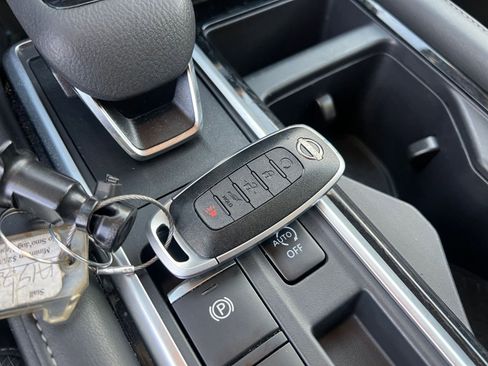 Used 2025 Nissan Pathfinder SV image 22