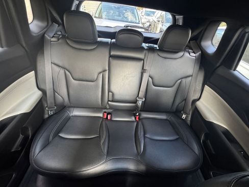 Used 2025 Jeep Compass Limited image 38