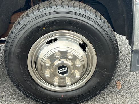 Used 2017 GMC Sierra 3500 4x4 Regular Cab image 9