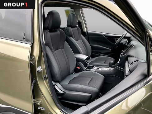Used 2024 Subaru Forester Premium AWD/4WD image 9