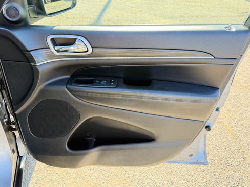 Used 2019 Jeep Grand Cherokee Limited AWD/4WD image 52