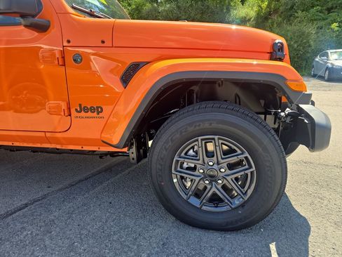 New 2025 Jeep Gladiator Sport image 2