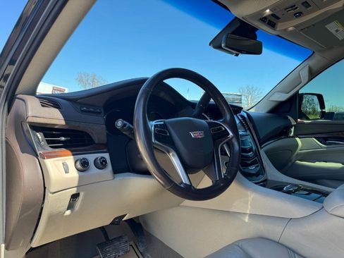 Used 2017 Cadillac Escalade Premium Luxury AWD/4WD image 14