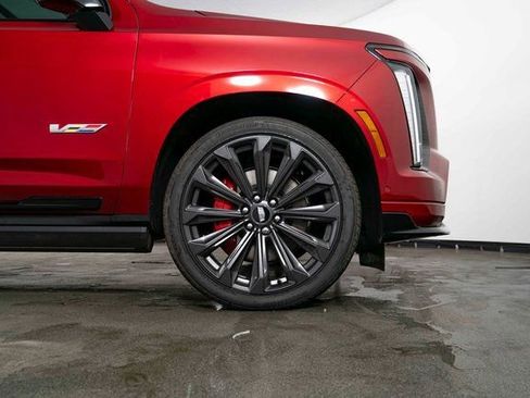 Used 2025 Cadillac Escalade V image 11