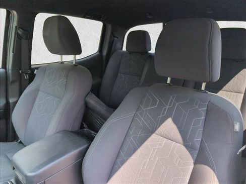 Used 2016 Toyota Tacoma TRD Sport w/ Towing Package AWD/4WD image 12