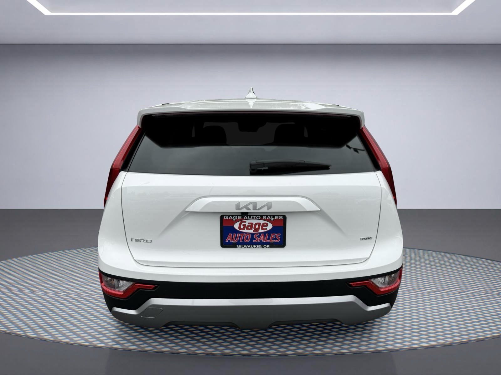 Used 2025 Kia Niro LX FWD image 5