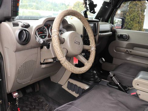 Used 2010 Jeep Wrangler Unlimited Rubicon w/ Dual Top Group AWD/4WD image 10