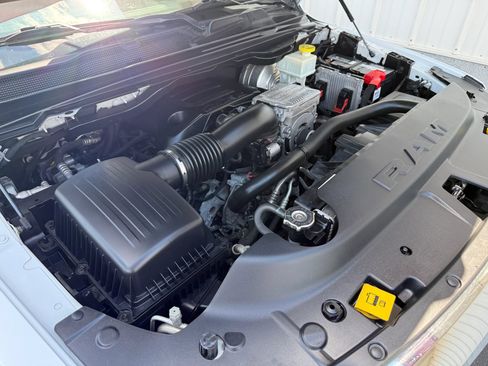 Used 2022 RAM 1500 Laramie AWD/4WD image 11