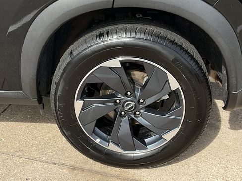 Used 2025 Nissan Rogue SV image 10