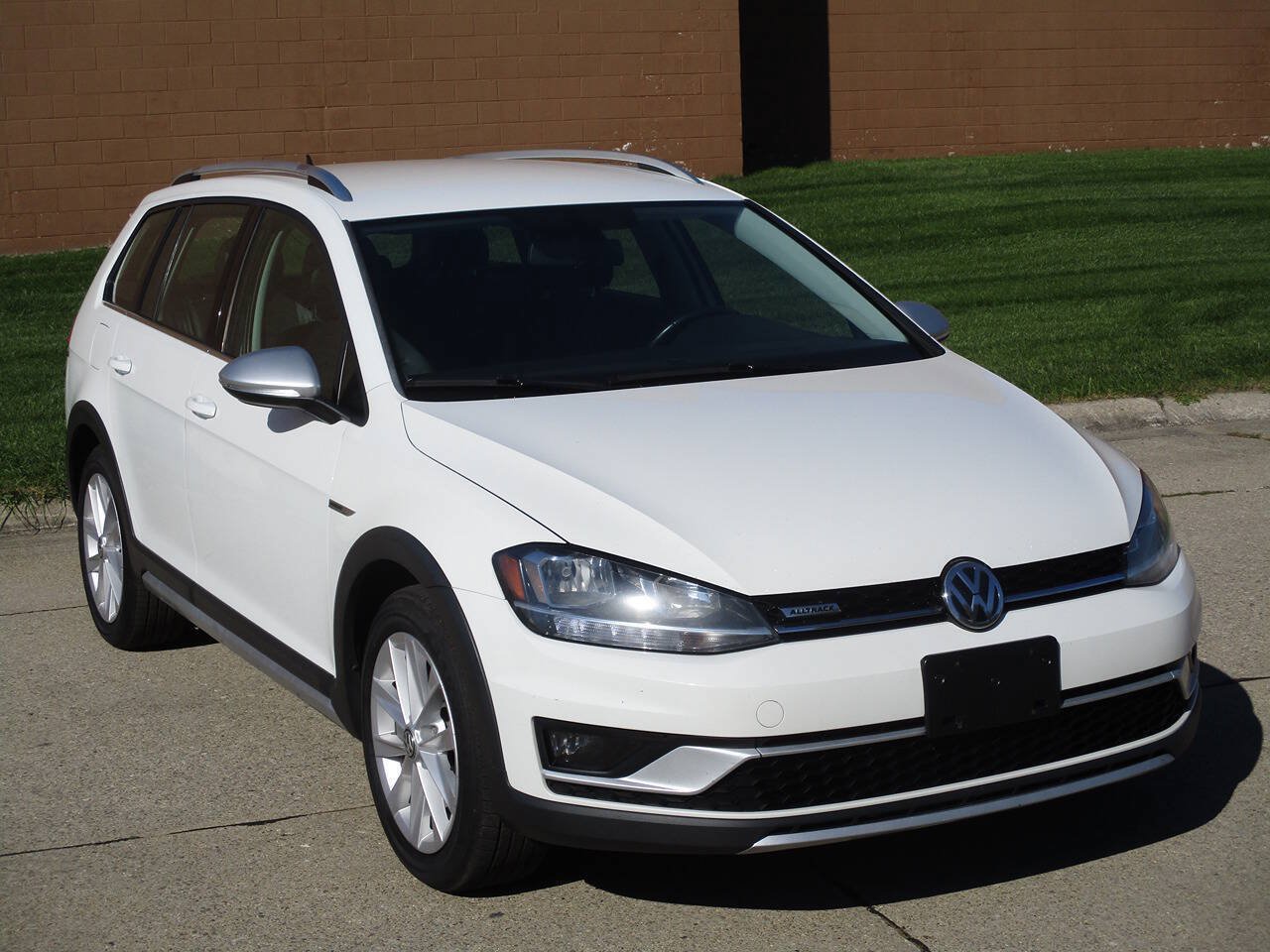 Used 2019 Volkswagen Golf Alltrack S AWD/4WD image 11