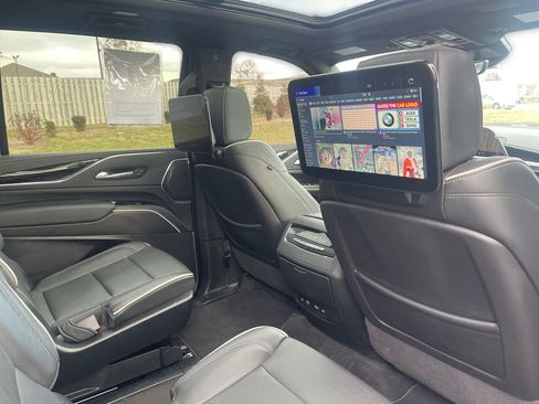 Certified 2024 Cadillac Escalade ESV Sport w/ LPO, ONYX Package image 33