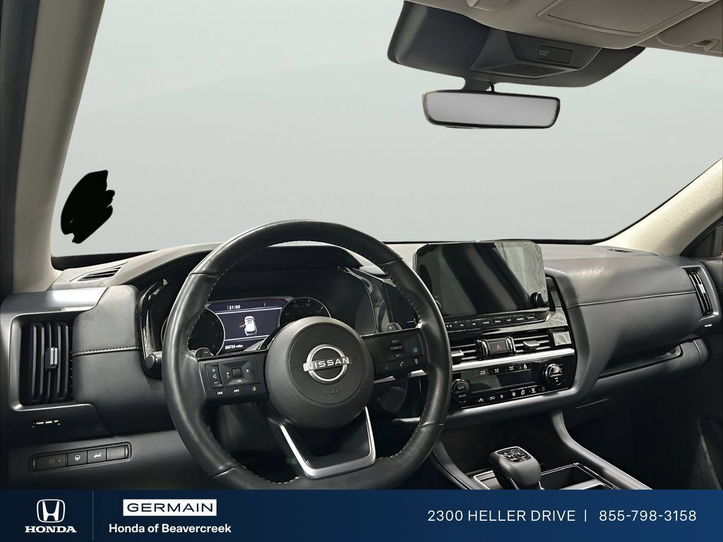 Used 2025 Nissan Pathfinder SL FWD image 15