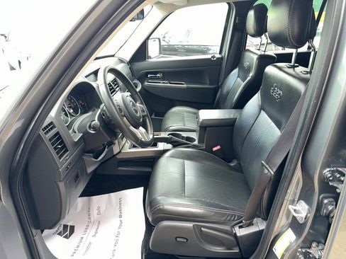 Used 2012 Jeep Liberty Limited Jet AWD/4WD image 6