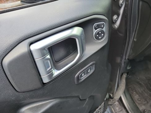 Used 2018 Jeep Wrangler Unlimited Sport S AWD/4WD image 21
