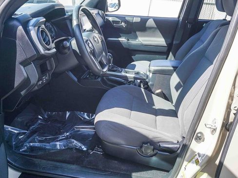 Used 2019 Toyota Tacoma TRD Off-Road w/ Technology Package image 17