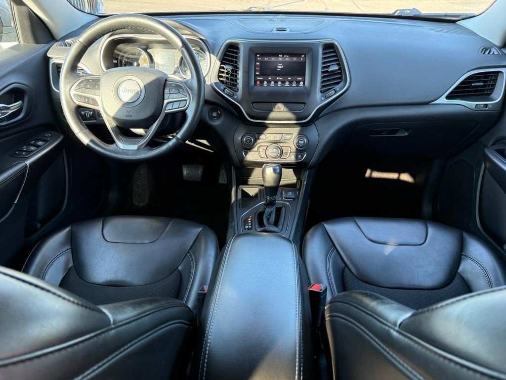 Used 2019 Jeep Cherokee Latitude Plus w/ Comfort/Convenience Group FWD image 8