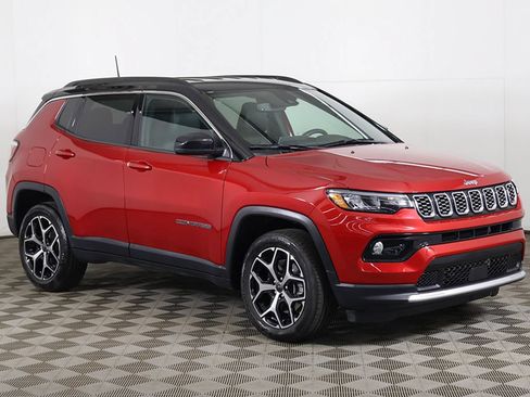 Used 2025 Jeep Compass Limited AWD/4WD image 2