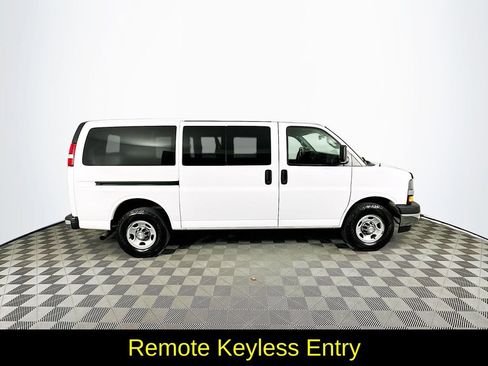 Used 2017 Chevrolet Express 3500 LT w/ LT Preferred Equipment Group image 11