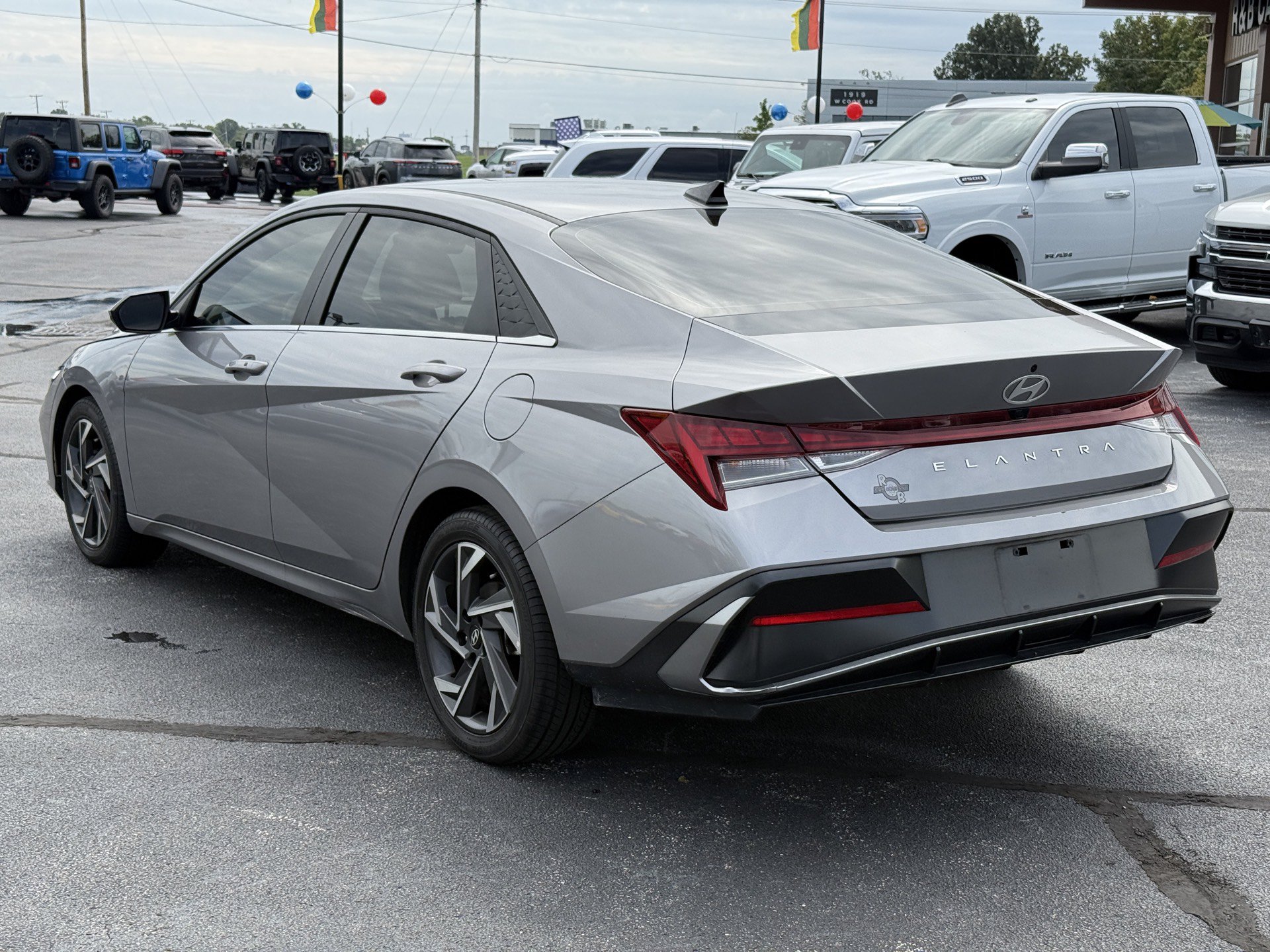 Used 2025 Hyundai Elantra SEL FWD image 6