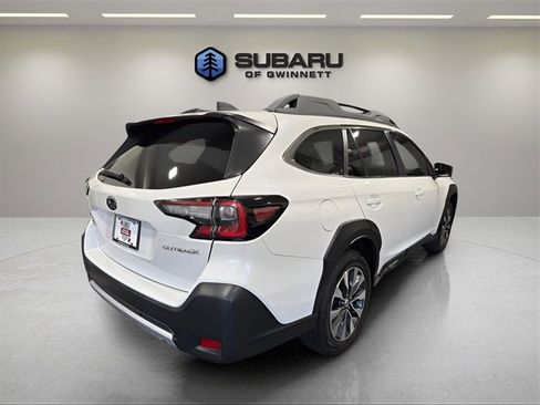 Used 2023 Subaru Outback Limited image 5