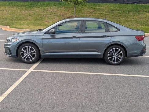 Used 2025 Volkswagen Jetta Sport FWD image 7
