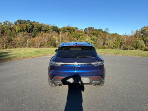 Certified 2025 Porsche Macan image 6