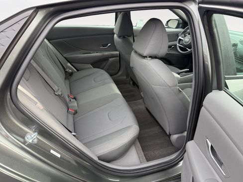Certified 2025 Hyundai Elantra SE w/ Cargo Package image 18