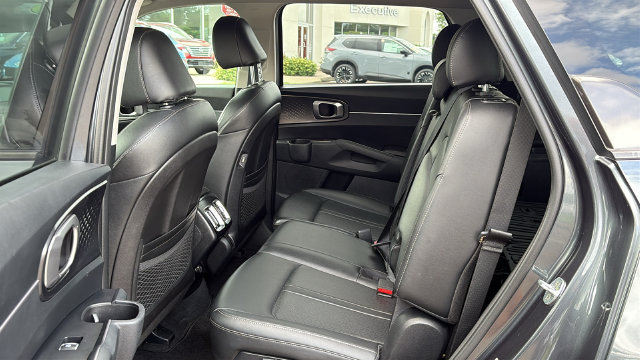 Used 2022 Kia Sorento S FWD image 26