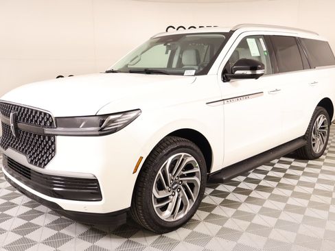 New 2026 Lincoln Navigator Premiere AWD/4WD image 11