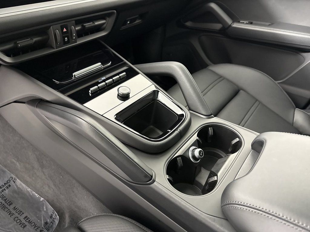 Certified 2026 Porsche Cayenne AWD/4WD image 32
