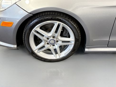 Used 2011 Mercedes-Benz E 550 Cabriolet image 36