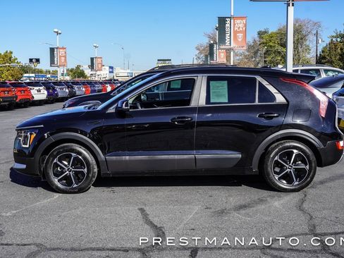 Used 2025 Kia Niro EX image 16