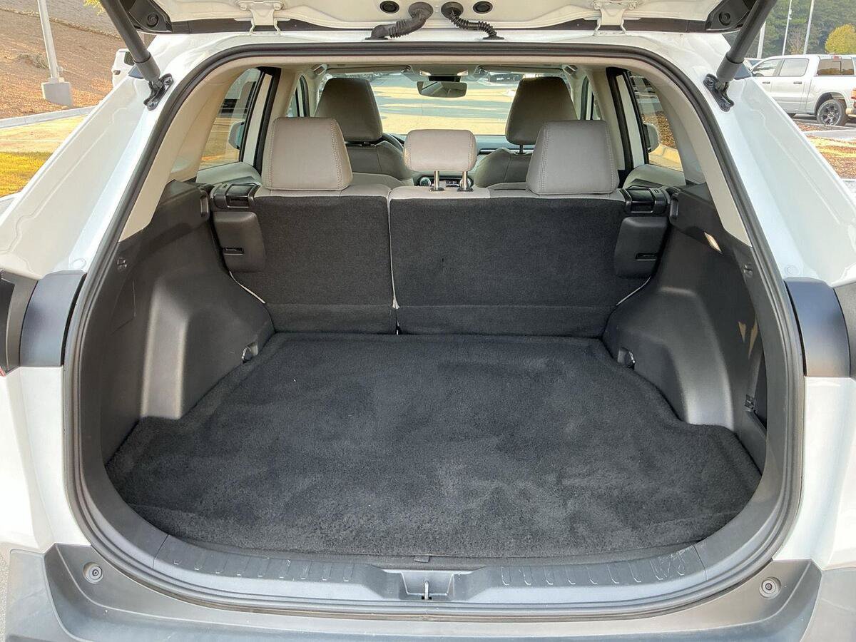 Used 2024 Toyota RAV4 XLE w/ Convenience Package FWD image 27