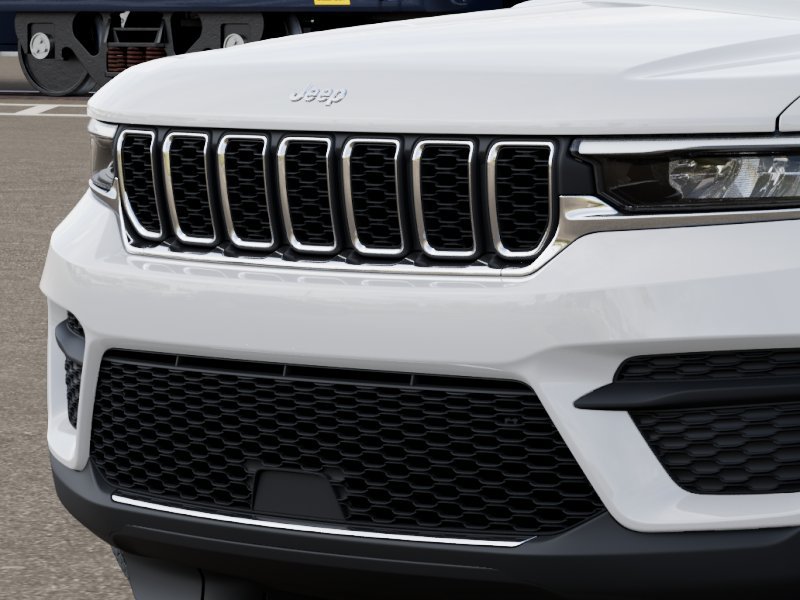 New 2027 Jeep Grand Cherokee Laredo RWD image 11