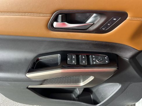 Used 2024 Nissan Pathfinder Platinum w/ Cargo Package image 27