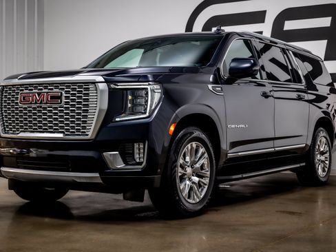 Used 2023 GMC Yukon XL Denali w/ Advanced Technology Package AWD/4WD image 27