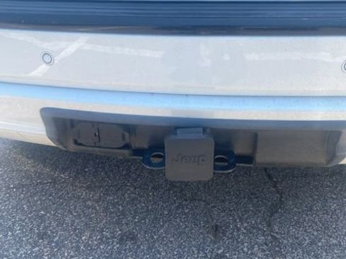 Used 2017 Jeep Grand Cherokee Altitude RWD image 19