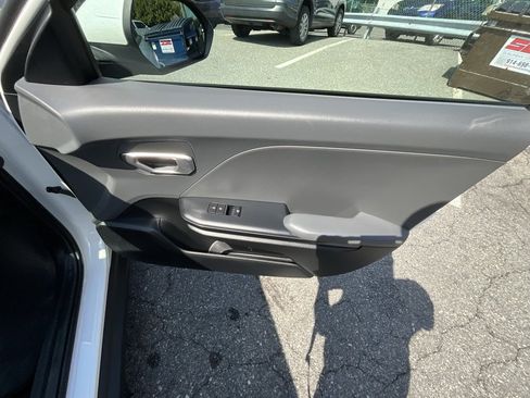 Used 2025 Kia K4 LXS image 31