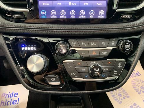 Used 2020 Chrysler Pacifica Limited FWD image 14