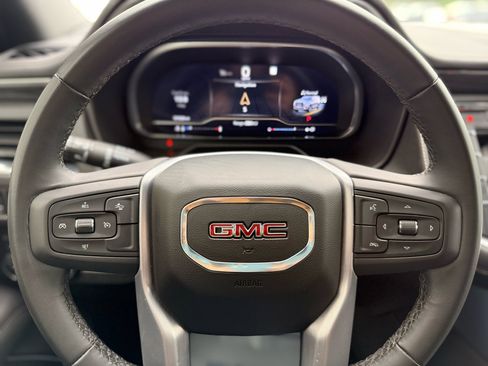 Used 2023 GMC Yukon XL SLT image 13