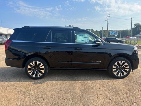 New 2025 Ford Expedition Platinum w/ Driver's Package image 6