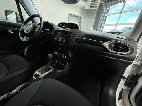 Used 2017 Jeep Renegade Latitude AWD/4WD image 27